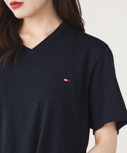 TOMMY HILFIGER(トミーヒルフィガー)の「Tommy Hilfiger/トミーヒルフィガー VネックTシャツ 半袖Tシャツ メンズ 秋物 秋服 2026年秋冬(Tシャツ/カットソー・メンズ・ブラック/ホワイト/ネイビー・M/L/XL/S)」の3枚目の写真