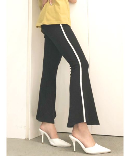 GYDA(ジェイダ)の「フレアカットラインパンツ(その他パンツ・レディース・ブラック/ベージュ・FREE)」の1枚目の写真