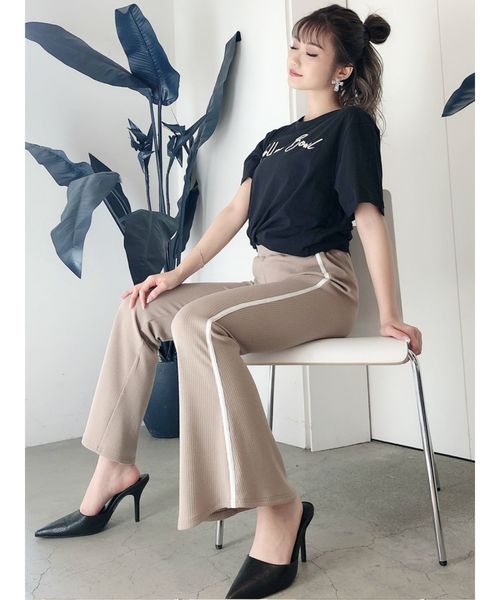 GYDA(ジェイダ)の「フレアカットラインパンツ(その他パンツ・レディース・ブラック/ベージュ・FREE)」の5枚目の写真