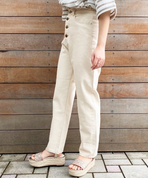 apres jour（アプレジュール）の「アプレロゴパッチテーパードパンツ【ZOZOTOWN限定アイテム】【4AP】（デニムパンツ・レディース・ブラック/オフホワイト/ダークブルー・SMALL/MEDIUM/LARGE）」の7枚目の写真