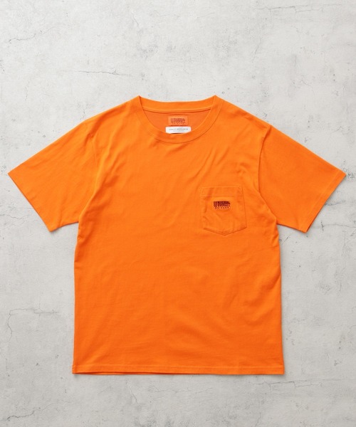 UNIVERSAL OVERALL(ユニバーサルオーバーオール)の「『別注』UNIVERSAL OVERALL×URBAN RESEARCH エンブロイダリーTシャツ(Tシャツ/カットソー・メンズ・ホワイト/ベージュ/オレンジ/ミント・SMALL/MEDIUM/LARGE)」の1枚目の写真