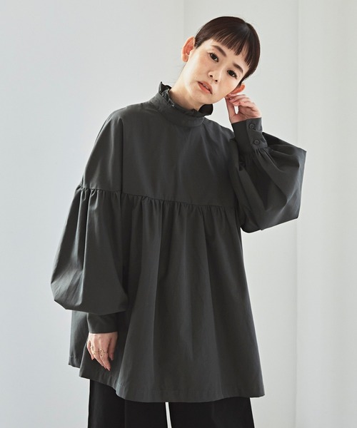 Libra Cue（リブラ キュー）の「Libra フリルカラーボリュームブラウス（シャツ/ブラウス・レディース・ダークグレー/ホワイト・FREE）」の2枚目の写真