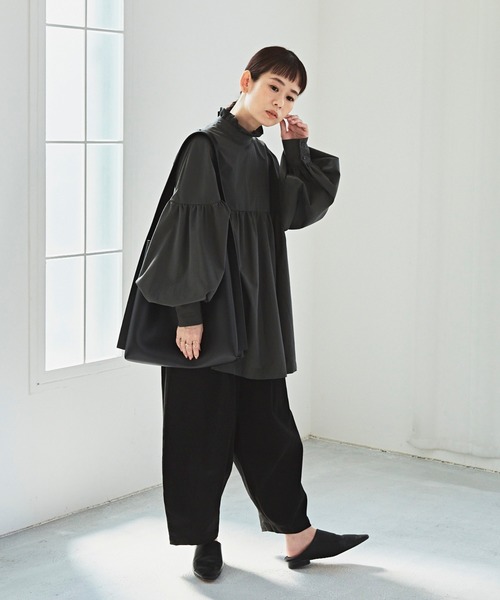 Libra Cue（リブラ キュー）の「Libra フリルカラーボリュームブラウス（シャツ/ブラウス・レディース・ダークグレー/ホワイト・FREE）」の8枚目の写真