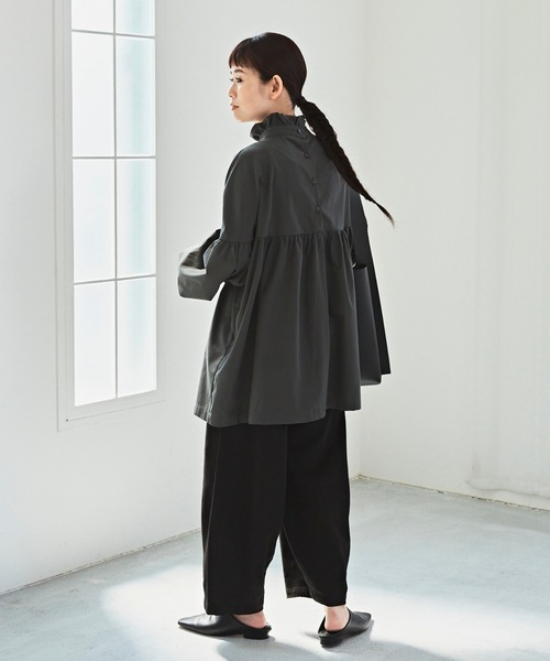 Libra Cue（リブラ キュー）の「Libra フリルカラーボリュームブラウス（シャツ/ブラウス・レディース・ダークグレー/ホワイト・FREE）」の6枚目の写真