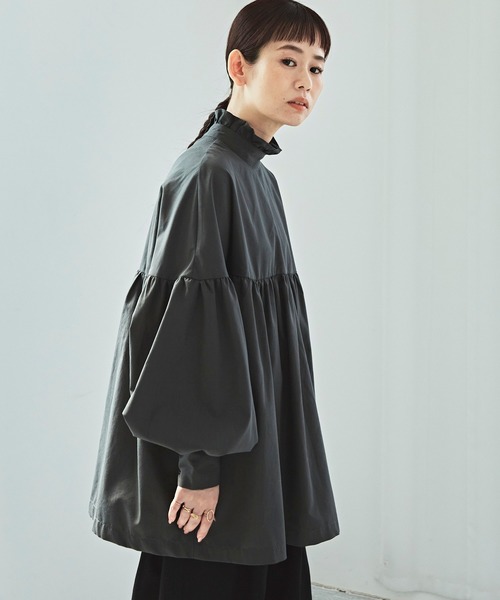 Libra Cue（リブラ キュー）の「Libra フリルカラーボリュームブラウス（シャツ/ブラウス・レディース・ダークグレー/ホワイト・FREE）」の13枚目の写真