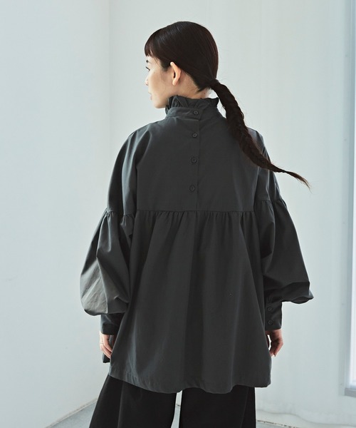 Libra Cue（リブラ キュー）の「Libra フリルカラーボリュームブラウス（シャツ/ブラウス・レディース・ダークグレー/ホワイト・FREE）」の11枚目の写真