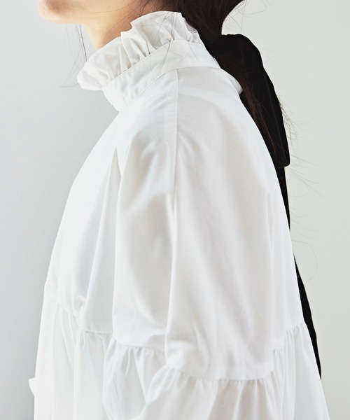 Libra Cue（リブラ キュー）の「Libra フリルカラーボリュームブラウス（シャツ/ブラウス・レディース・ダークグレー/ホワイト・FREE）」の20枚目の写真