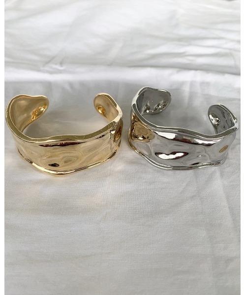 mou（モウ）の「ゆるやかウェーブバングル（バングル/リストバンド・レディース・シルバー/ゴールド/シルバー系その他/ゴールド系その他・FREE）」の5枚目の写真
