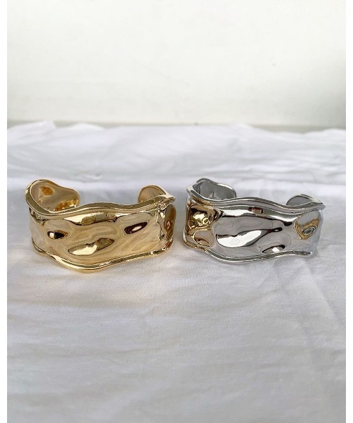 mou（モウ）の「ゆるやかウェーブバングル（バングル/リストバンド・レディース・シルバー/ゴールド/シルバー系その他/ゴールド系その他・FREE）」の10枚目の写真