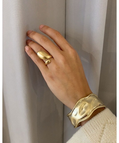 mou（モウ）の「ゆるやかウェーブバングル（バングル/リストバンド・レディース・シルバー/ゴールド/シルバー系その他/ゴールド系その他・FREE）」の11枚目の写真