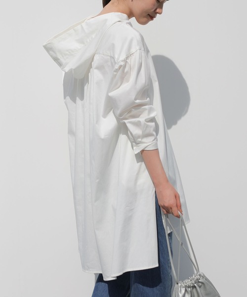 AMERICAN HOLIC(アメリカンホリック)の「フード付きシャツチュニック(Tシャツ/カットソー・レディース・サックスブルー/オフホワイト・FREE)」の2枚目の写真