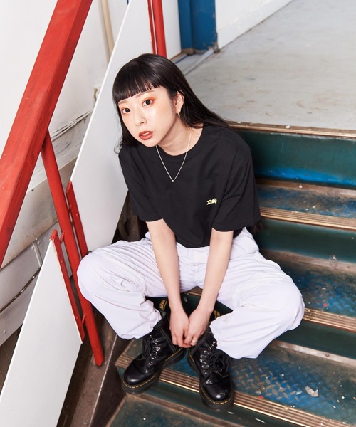 X-girl（エックスガール）の「SQUARE FRAME FACE S/S TEE（T