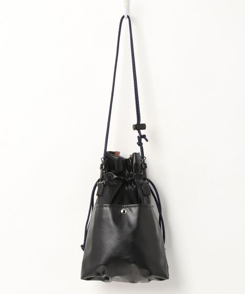 Factor=（ファクターイコール）の「ヴィーガンレザー巾着ショルダーバッグ（ショルダーバッグ・レディース・グリーン/ブラック/アイボリー・FREE）」の5枚目の写真