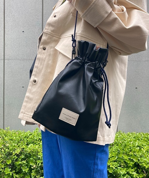 Factor=（ファクターイコール）の「ヴィーガンレザー巾着ショルダーバッグ（ショルダーバッグ・レディース・グリーン/ブラック/アイボリー・FREE）」の10枚目の写真