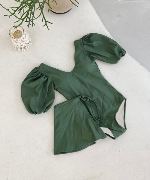 by muni:r(バイ ムニール)の「ラグジュアリームードVネックパフワンピース水着(水着・レディース・ブラック/グリーン・FREE)」の2枚目の写真