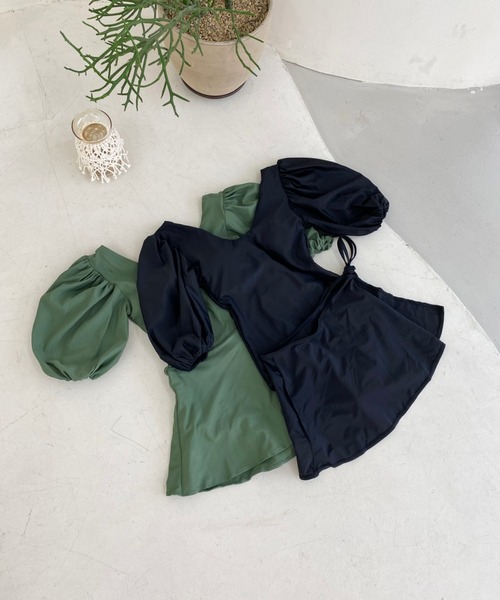 by muni:r(バイ ムニール)の「ラグジュアリームードVネックパフワンピース水着(水着・レディース・ブラック/グリーン・FREE)」の9枚目の写真