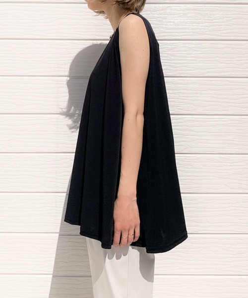 Q（キュー）の「フレアノースリトップス（Tシャツ/カットソー・レディース・ブラック/ベージュ・MEDIUM）」の4枚目の写真