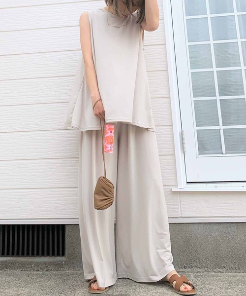 Q（キュー）の「フレアノースリトップス（Tシャツ/カットソー・レディース・ブラック/ベージュ・MEDIUM）」の7枚目の写真