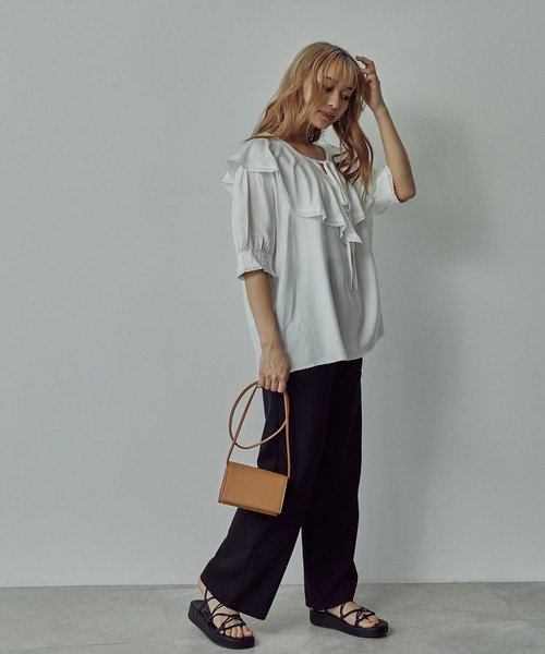 toucher du brise（トゥシェドブリーズ）の「軽やか綺麗見え　5分袖フリルカラーブラウス　WEARIST【さくら】コラボ別注カラー（シャツ/ブラウス・レディース・ホワイト/ブラック/ベージュ・M）」の10枚目の写真