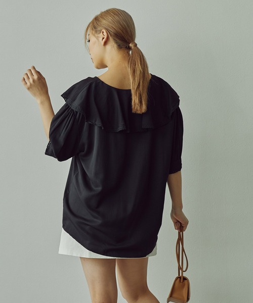 toucher du brise（トゥシェドブリーズ）の「軽やか綺麗見え　5分袖フリルカラーブラウス　WEARIST【さくら】コラボ別注カラー（シャツ/ブラウス・レディース・ホワイト/ブラック/ベージュ・M）」の4枚目の写真