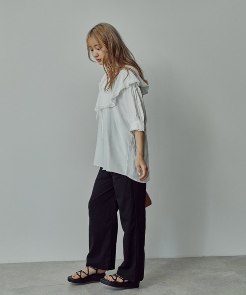 toucher du brise（トゥシェドブリーズ）の「軽やか綺麗見え　5分袖フリルカラーブラウス　WEARIST【さくら】コラボ別注カラー（シャツ/ブラウス・レディース・ホワイト/ブラック/ベージュ・M）」の5枚目の写真