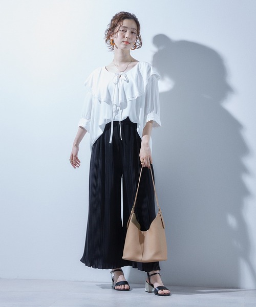 toucher du brise（トゥシェドブリーズ）の「軽やか綺麗見え　5分袖フリルカラーブラウス　WEARIST【さくら】コラボ別注カラー（シャツ/ブラウス・レディース・ホワイト/ブラック/ベージュ・M）」の21枚目の写真