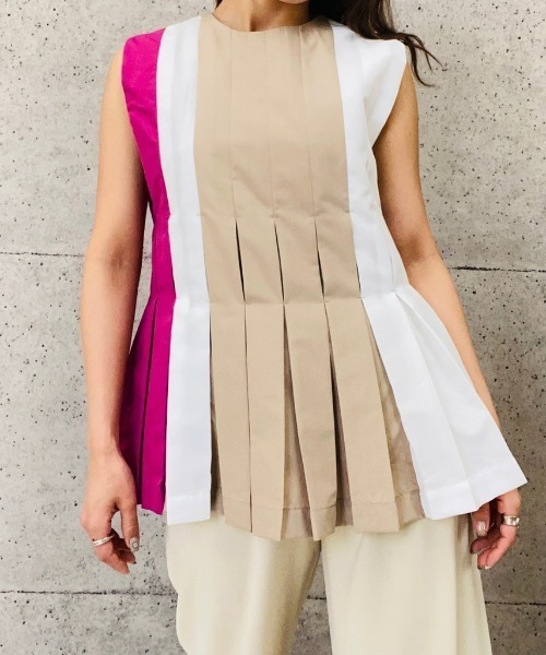 TEVALT（ヴァレット）の「配色タックノースリブラウス（シャツ/ブラウス・レディース・グリーン系/ベージュ/レッド・38）」の4枚目の写真