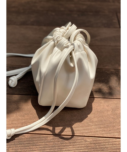 DURAS（デュラス）の「フェイクレザー巾着バッグ（ショルダーバッグ・レディース・ブラック/アイボリー/ゼブラ・FREE）」の5枚目の写真