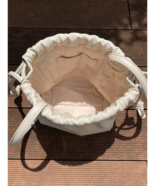 DURAS（デュラス）の「フェイクレザー巾着バッグ（ショルダーバッグ・レディース・ブラック/アイボリー/ゼブラ・FREE）」の7枚目の写真