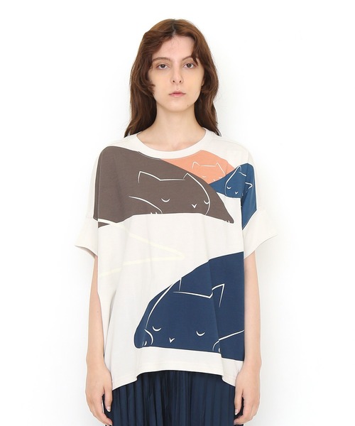 Design Tshirts Store graniph(デザイン ティーシャツ ストア グラニフ)の「Cat landscape Mountain(ヘン スヴェ リム)|コラボドルマンスリーブTシャツ(Tシャツ/カットソー・レディース・ライトグレー・FREE)」の1枚目の写真