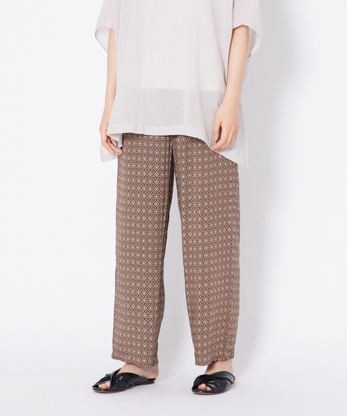 shop DADA(ショップダダ)の「リラックスワイドパンツ(1S12-7190)(その他パンツ・レディース・ベージュ/ブルー・FREE)」の2枚目の写真