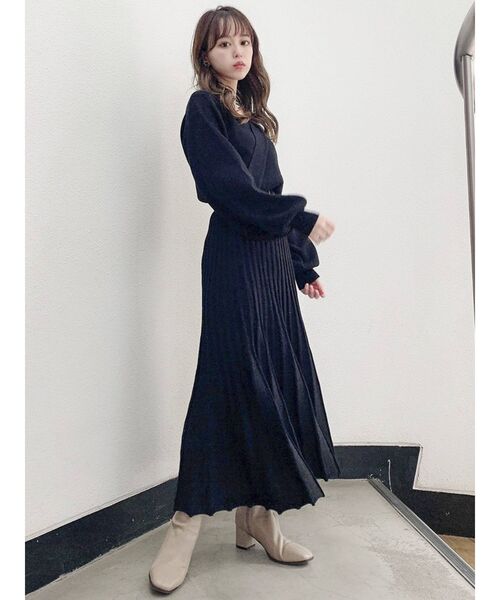 dazzlin（ダズリン）の「プリーツカシュクールロンスリワンピース（ワンピース・レディース・ブラック/ベージュ/パープル/ブラウン/グレー/ダークパープル・FREE）」の11枚目の写真