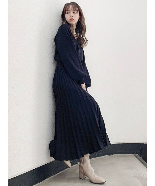 dazzlin（ダズリン）の「プリーツカシュクールロンスリワンピース（ワンピース・レディース・ブラック/ベージュ/パープル/ブラウン/グレー/ダークパープル・FREE）」の14枚目の写真