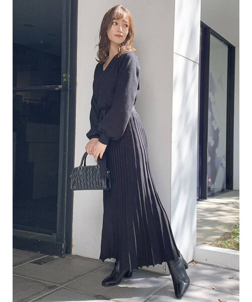 dazzlin（ダズリン）の「プリーツカシュクールロンスリワンピース（ワンピース・レディース・ブラック/ベージュ/パープル/ブラウン/グレー/ダークパープル・FREE）」の9枚目の写真