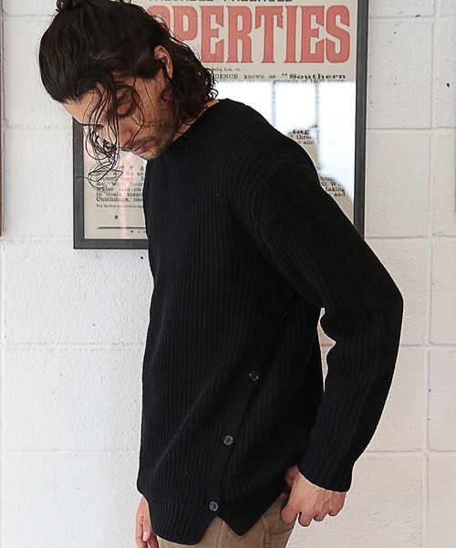 RATTLE TRAP(ラトルトラップ)の「スリット入りプルオーバーニット(ニット/セーター・メンズ・ブラック/レッド/ライトベージュ・LL/M/L)」の2枚目の写真