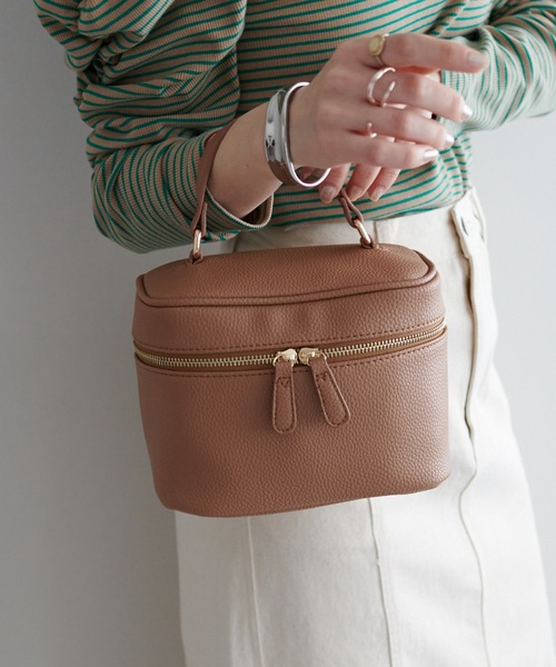 DISCOAT(ディスコート)の「バニティバッグ(ショルダーバッグ・レディース・ベージュ/ブラック/キャメル・FREE)」の4枚目の写真