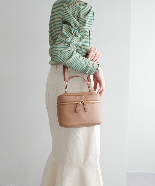 DISCOAT(ディスコート)の「バニティバッグ(ショルダーバッグ・レディース・ベージュ/ブラック/キャメル・FREE)」の7枚目の写真