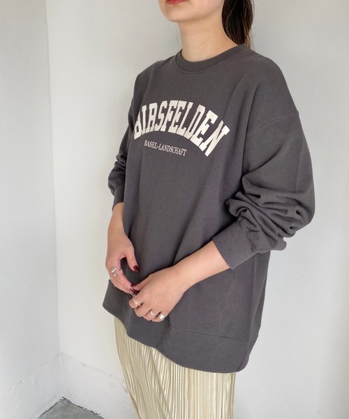 LOWRYS FARM（ローリーズファーム）の「ウラケロゴプルオーバーＬＳ　263020（スウェット・レディース・チャコールグレー/グリーン/オフホワイト/グレー・FREE）」の3枚目の写真