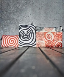 LOQI（ローキー）の「【LOQI/ローキー】ジップポケット (リサイクル） 3pcs set（ポーチ）」