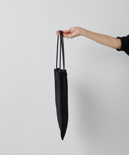 ear PAPILLONNER(イアパピヨネ)の「ぺったんメッシュトートバッグ(トートバッグ・レディース・ブラック/キャメル・FREE)」の4枚目の写真