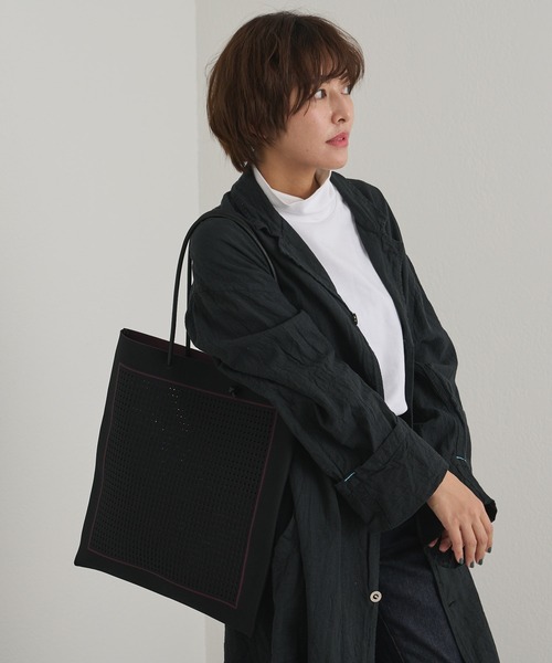 ear PAPILLONNER(イアパピヨネ)の「ぺったんメッシュトートバッグ(トートバッグ・レディース・ブラック/キャメル・FREE)」の12枚目の写真