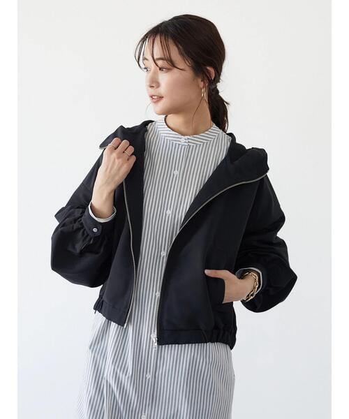 CRAFT STANDARD BOUTIQUE（クラフトスタンダードブティック）の「ボリュームギャザーフードジャケット　＊（マウンテンパーカー・レディース・ブラック/ベージュ/ライトカーキ・FREE）」の4枚目の写真