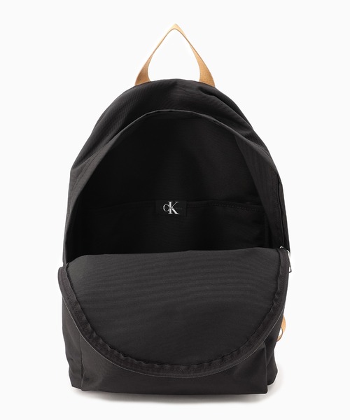 Calvin Klein(カルバン・クライン)の「ロゴ キャンパス バックパック(バックパック/リュック・メンズ・オフホワイト/ブラック・FREE)」の7枚目の写真