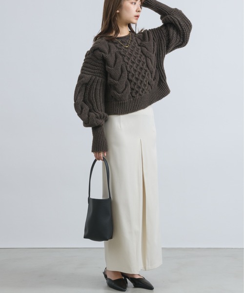 NEUNA（ヌナ）の「【大きな編地がこなれ感のあるニット。】クロップド丈/ショート丈ケーブルニット（ニット/セーター・レディース・オレンジ/ブラウン/ホワイト・FREE）」の12枚目の写真