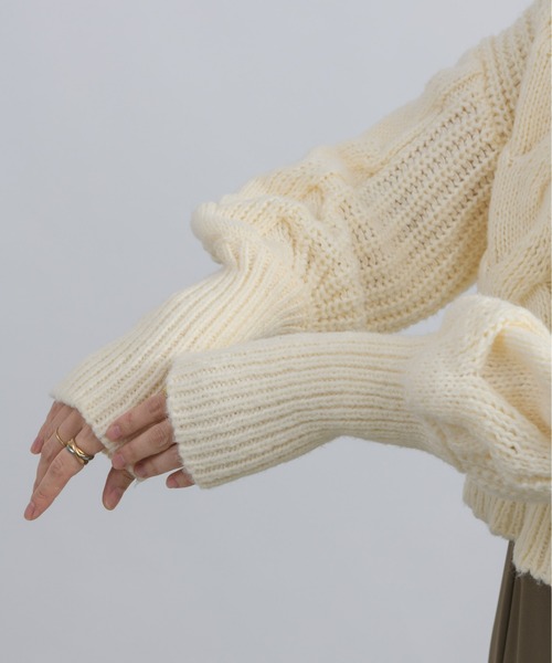 NEUNA（ヌナ）の「【大きな編地がこなれ感のあるニット。】クロップド丈/ショート丈ケーブルニット（ニット/セーター・レディース・オレンジ/ブラウン/ホワイト・FREE）」の9枚目の写真
