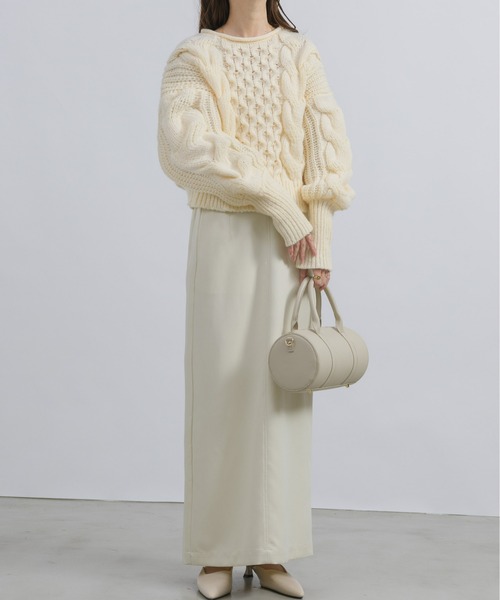 NEUNA（ヌナ）の「【大きな編地がこなれ感のあるニット。】クロップド丈/ショート丈ケーブルニット（ニット/セーター・レディース・オレンジ/ブラウン/ホワイト・FREE）」の6枚目の写真