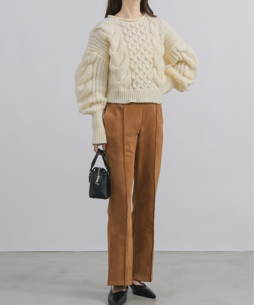 NEUNA（ヌナ）の「【大きな編地がこなれ感のあるニット。】クロップド丈/ショート丈ケーブルニット（ニット/セーター・レディース・オレンジ/ブラウン/ホワイト・FREE）」の5枚目の写真