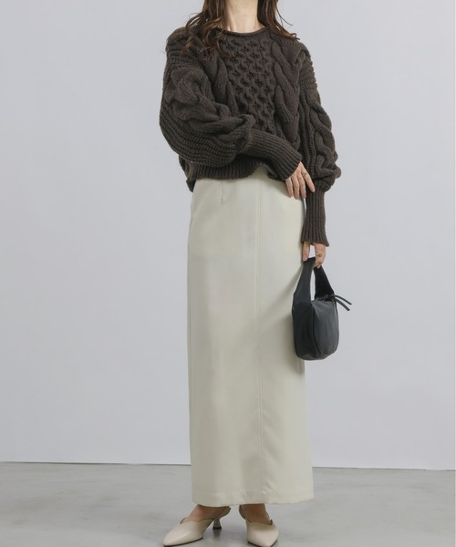 NEUNA（ヌナ）の「【大きな編地がこなれ感のあるニット。】クロップド丈/ショート丈ケーブルニット（ニット/セーター・レディース・オレンジ/ブラウン/ホワイト・FREE）」の14枚目の写真