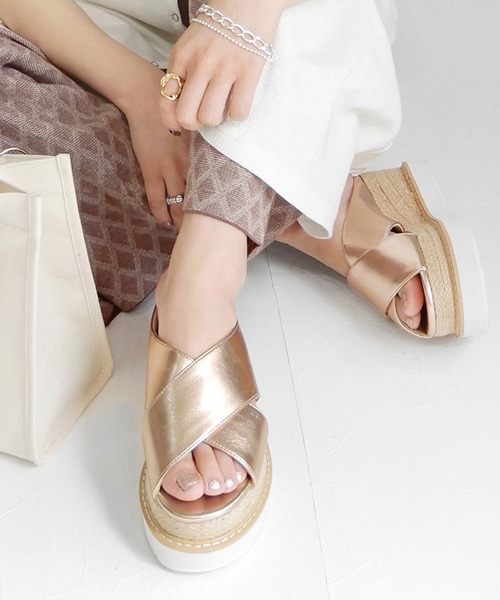 minia(ミニア)の「2層ウェッジメタリッククロスサンダル ◇(サンダル・レディース・ブラック/シルバー/ピンクゴールド・S/M/L/LL)」の3枚目の写真