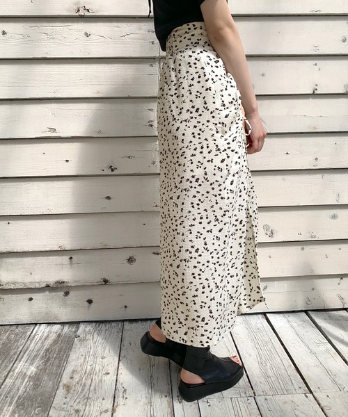 OLIVE des OLIVE（オリーブデオリーブ）の「ドロストドレープナロースカート（スカート・レディース・オフホワイト/アイボリー/ブラック/ブルー・FREE）」の14枚目の写真